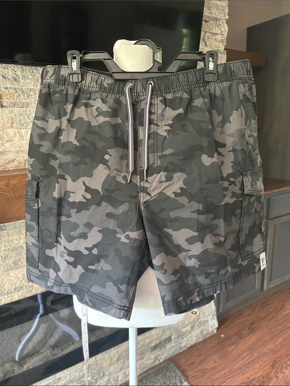 Men’s George Black and Gray Camo Cargo Above-The-Knee Shorts NWT size XL (40/42)